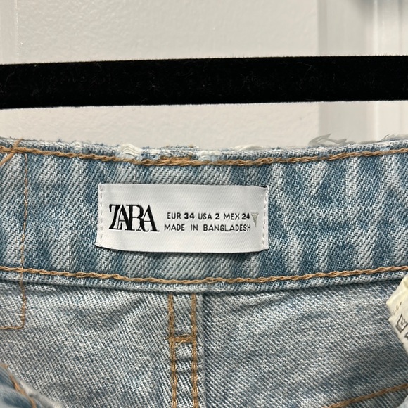 Zara Distressed Light Blue Jeans - Picture 2 of 4